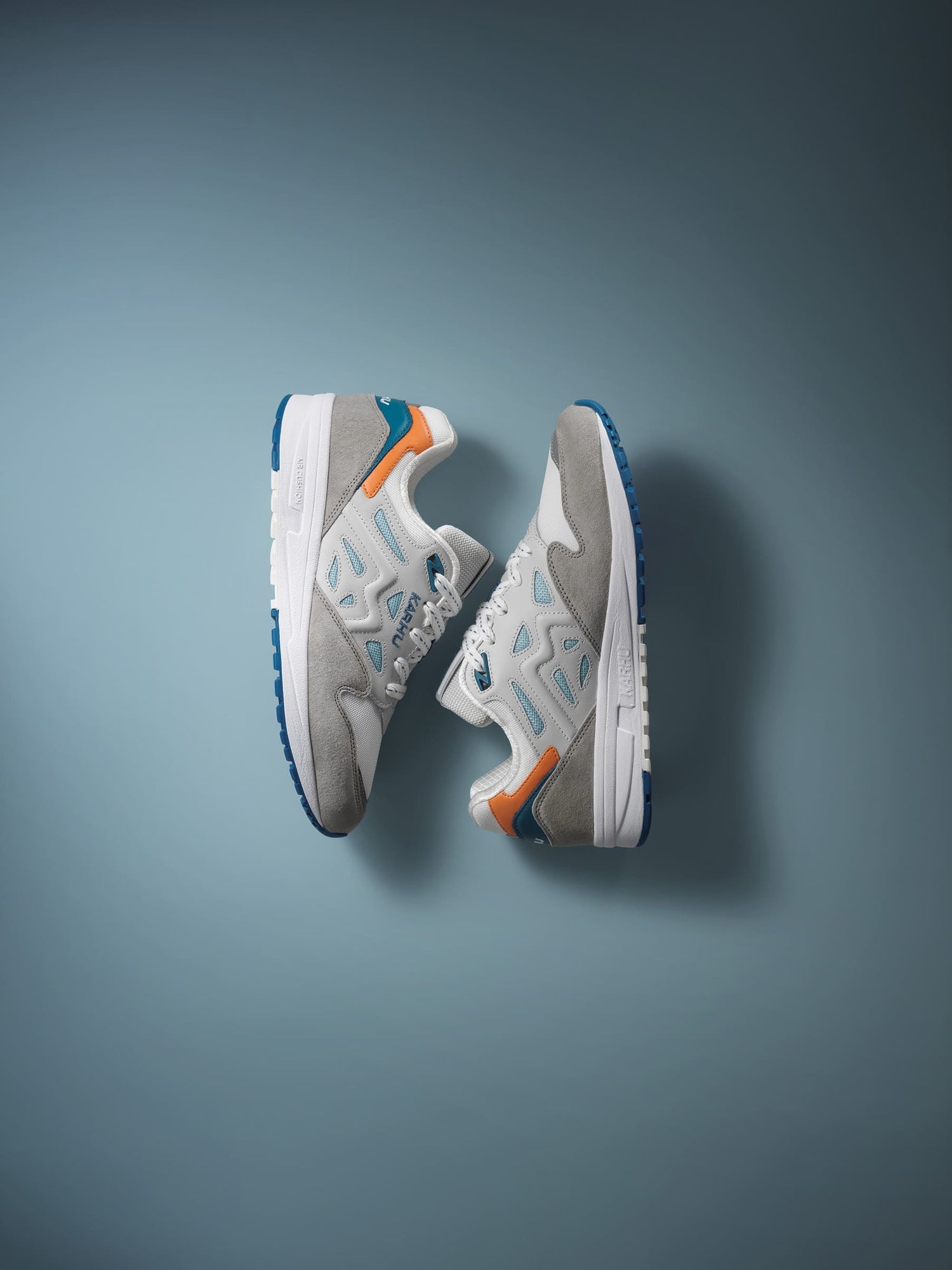 Karhu-Legacy-96-Abbey-Stone-Dawn-Blue-F806076-featured_02