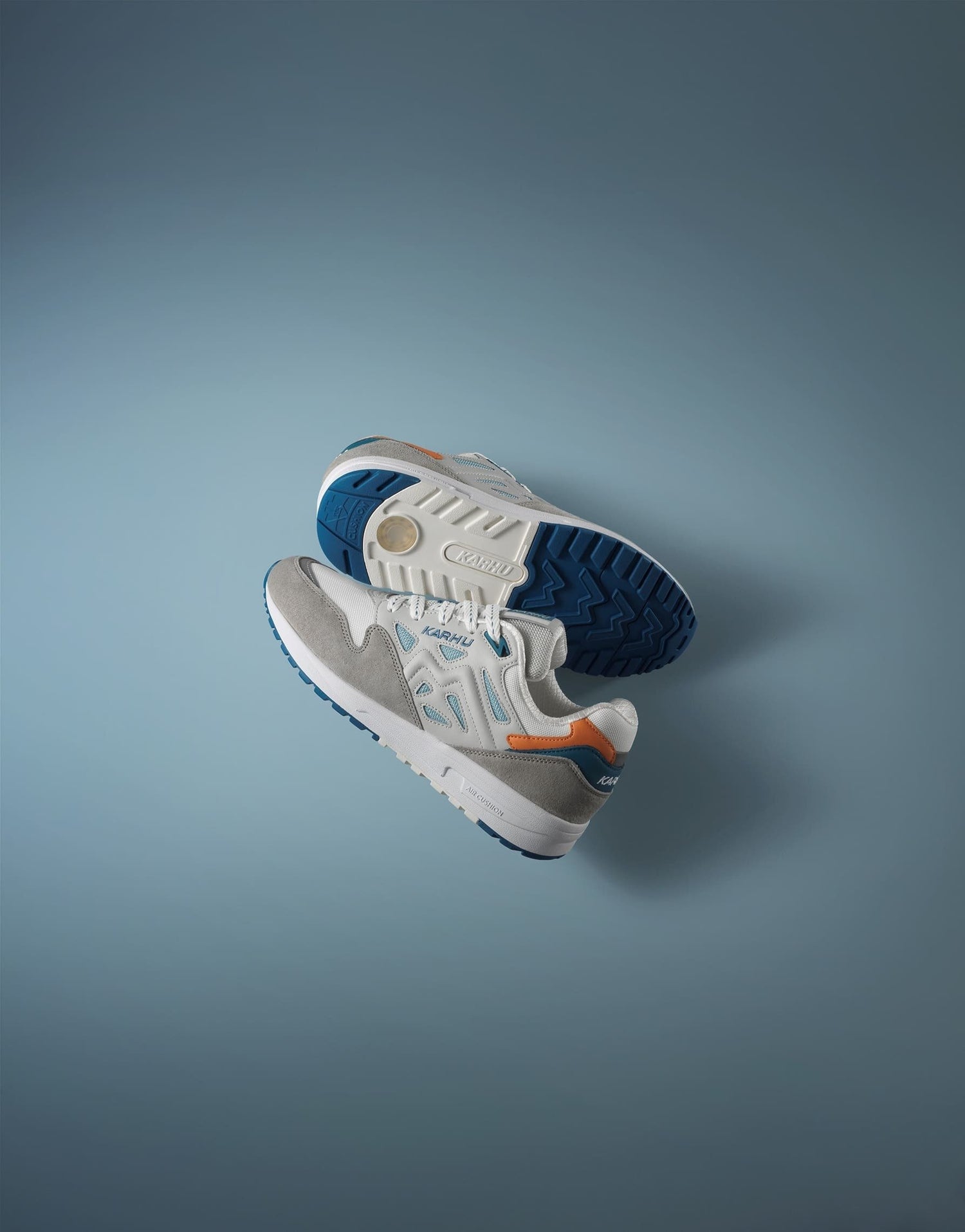 Karhu-Legacy-96-Abbey-Stone-Dawn-Blue-F806076-featured_04